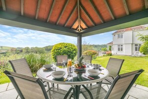 Outdoor dining - 4 Bed in Pentewan (oc-edghil) (Pentewan)