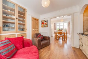 TV, fireplace - 4 Bed in Pentewan (oc-edghil) (Pentewan)