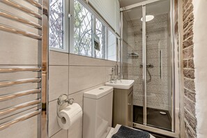 Towels - 4 Bed in Buxton (oc-s33075) (Quarnford)
