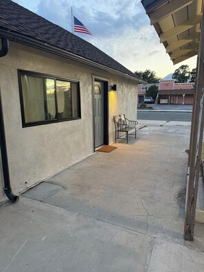 المنشأة من الخارج