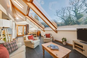 TV - 2 Bed in Dolgellau (oc-bow282) (Blaenau Ffestiniog)