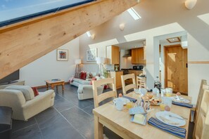 Outdoor dining - 2 Bed in Dolgellau (oc-bow282) (Blaenau Ffestiniog)