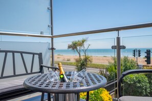 Outdoor dining - 2 Bed in Worthing (oc-bt006) (Worthing)