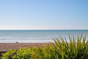 Beach - 2 Bed in Worthing (oc-bt006) (Worthing)