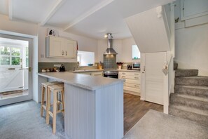Microwave, oven, dishwasher, high chair - 1 Bed in Penzance (oc-carthe) (Newbridge)