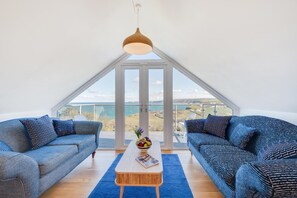 TV, fireplace - 3 Bed in Port Isaac (oc-secrft) (Port Isaac)