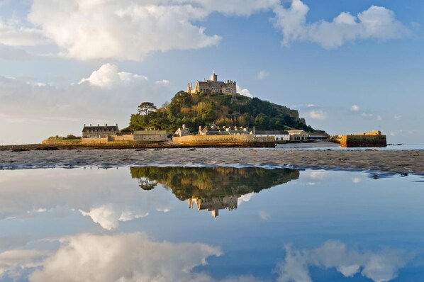 Beach - 3 Bed in Penzance (oc-songpz) (Penzance)