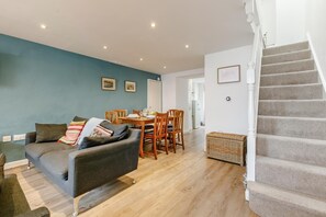 Interior - 3 Bed in Penzance (oc-songpz) (Penzance)