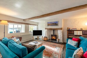 TV, fireplace - 4 Bed in Staveley (oc-s33928) (Staveley)