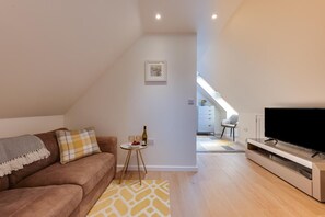 TV - 1 Bed in Booton (oc-2266) (Cawston)