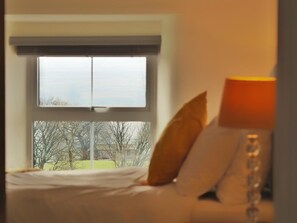 Iron/ironing board, travel crib, free WiFi, bed sheets - 3 Bed in Askrigg (oc-ds1049) (Askrigg)
