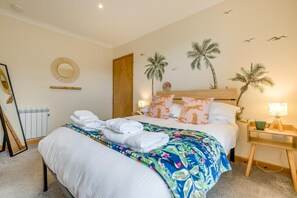 Iron/ironing board, travel cot, free WiFi, bed sheets - 1 Bed in Newquay (oc-o33805) (Newquay)