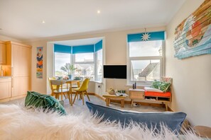 TV - 1 Bed in Newquay (oc-o33805) (Newquay)