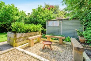 Property grounds - 2 Bed in Port Eynon (oc-hh2104) (Port Eynon)