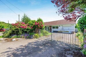 Exterior - 2 Bed in Port Eynon (oc-hh2104) (Port Eynon)