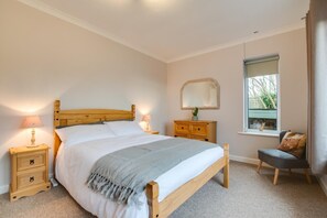3 chambres, fer et planche à repasser, Wi-Fi gratuit, draps fournis