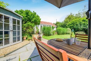 Outdoor dining - 2 Bed in Port Eynon (oc-hh2104) (Port Eynon)