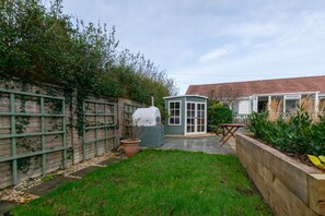 Property grounds - 2 Bed in Port Eynon (oc-hh2104) (Port Eynon)