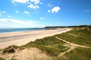 Beach - 2 Bed in Port Eynon (oc-hh2104) (Port Eynon)