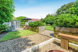 Outdoor dining - 2 Bed in Port Eynon (oc-hh2104) (Port Eynon)
