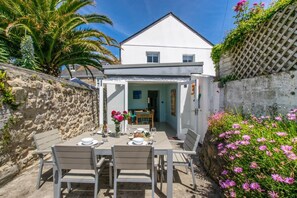 Outdoor dining - 3 Bed in Penzance (oc-26chap) (Penzance)