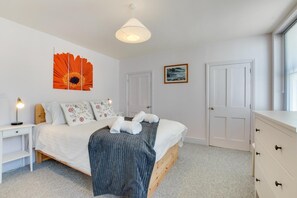 Travel cot, free WiFi, bed sheets - 3 Bed in Penzance (oc-26chap) (Penzance)