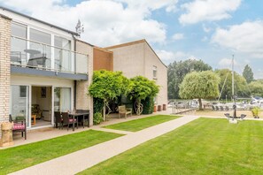 Outdoor dining - 3 Bed in Christchurch (oc-r27894) (Christchurch)