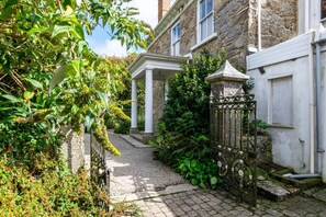 Property grounds - 7 Bed in Mousehole (oc-boslan) (Paul)