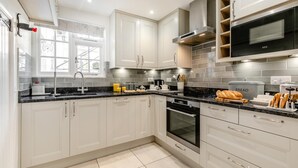Unclassified image, 3 of 20, button - 3 Bed in Helford (oc-dowrpe) (Helford)
