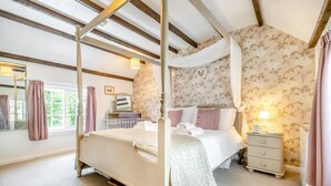 Unclassified image, 2 of 20, button - 3 Bed in Helford (oc-dowrpe) (Helford)