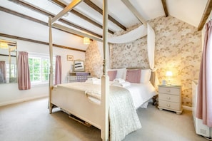 3 quartos, berço de viagem, Wi-Fi de cortesia, roupa de cama
