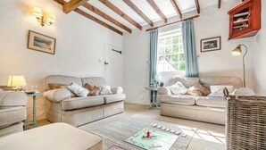 Unclassified image, 5 of 20, button - 3 Bed in Helford (oc-dowrpe) (Helford)
