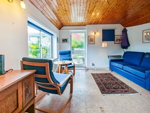 Televisión y chimenea 