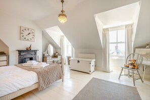 3 bedrooms, iron/ironing board, travel cot, free WiFi - 3 Bed in Swanage (oc-wy621) (Swanage)