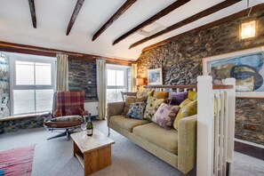 TV, fireplace - 2 Bed in Porthleven (oc-stmich) (Porthleven)