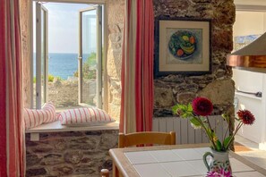 Interior - 2 Bed in Porthleven (oc-stmich) (Porthleven)
