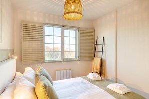 2 chambres, fer et planche à repasser, Wi-Fi gratuit, draps fournis