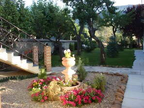 Property grounds - Suite 10 with Mountain Views and Wi-Fi (CIDONES)