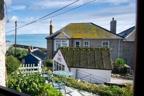 Terrace/patio - 3 Bed in Mousehole (oc-bumble) (Mousehole)