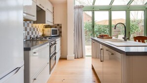 Private kitchen - 2 Bed in Holt (oc-2274) (Holt)