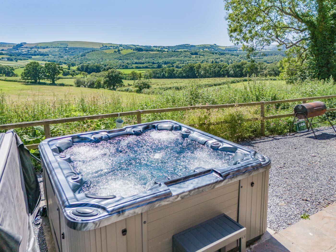 Tina de hidromasaje al aire libre