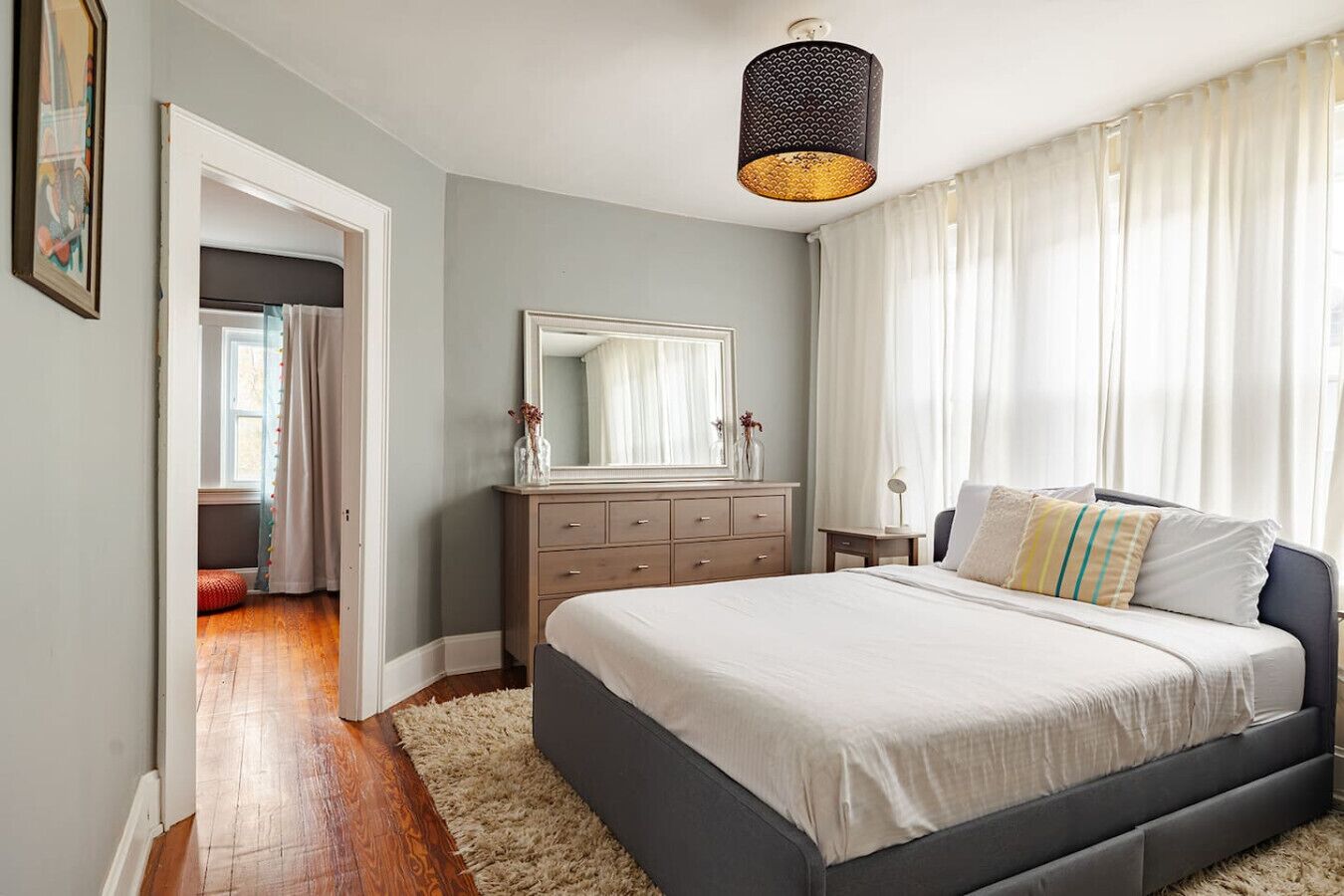 2 habitaciones, escritorio, tabla de planchar con plancha y wifi 