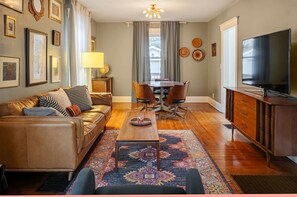 TV - Peaceful, Elegant Midcentury Retreat, Close to All (Cincinnati)