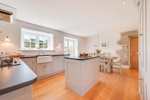 Microwave, oven, dishwasher, high chair - 3 Bed in Mousehole (oc-kemyel) (Lamorna)