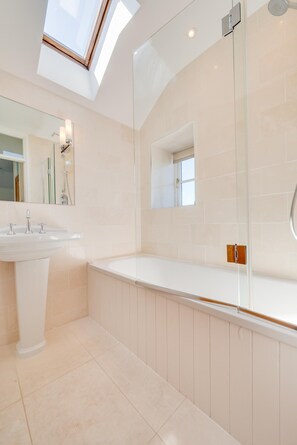 Towels - 3 Bed in Mousehole (oc-kemyel) (Lamorna)