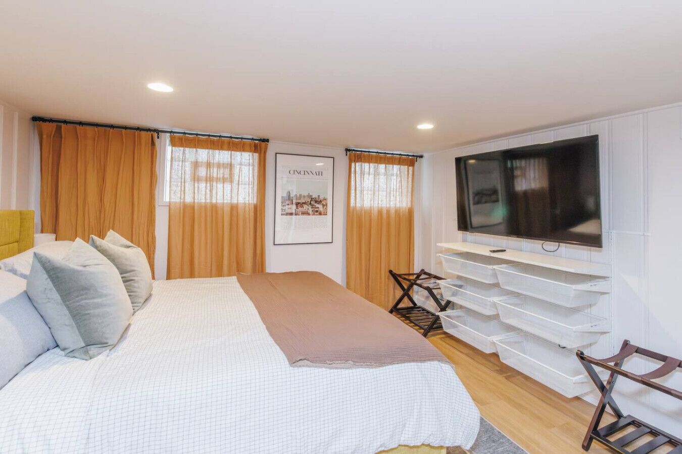 Iron/ironing board, WiFi, bed sheets