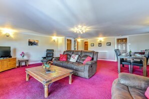 TV - 2 Bed in Penzance (oc-mountv) (Penzance)