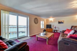 TV - 2 Bed in Penzance (oc-mountv) (Penzance)