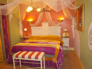 Room - Suite 8: Mountain Views, Shared Terrace & Wi-Fi (CIDONES)