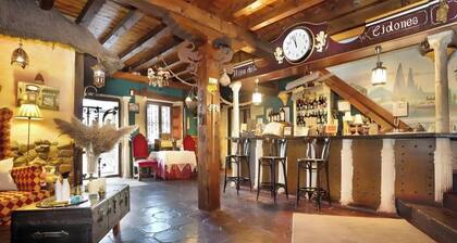 Suite 8: Mountain Views, Shared Terrace & Wi-Fi